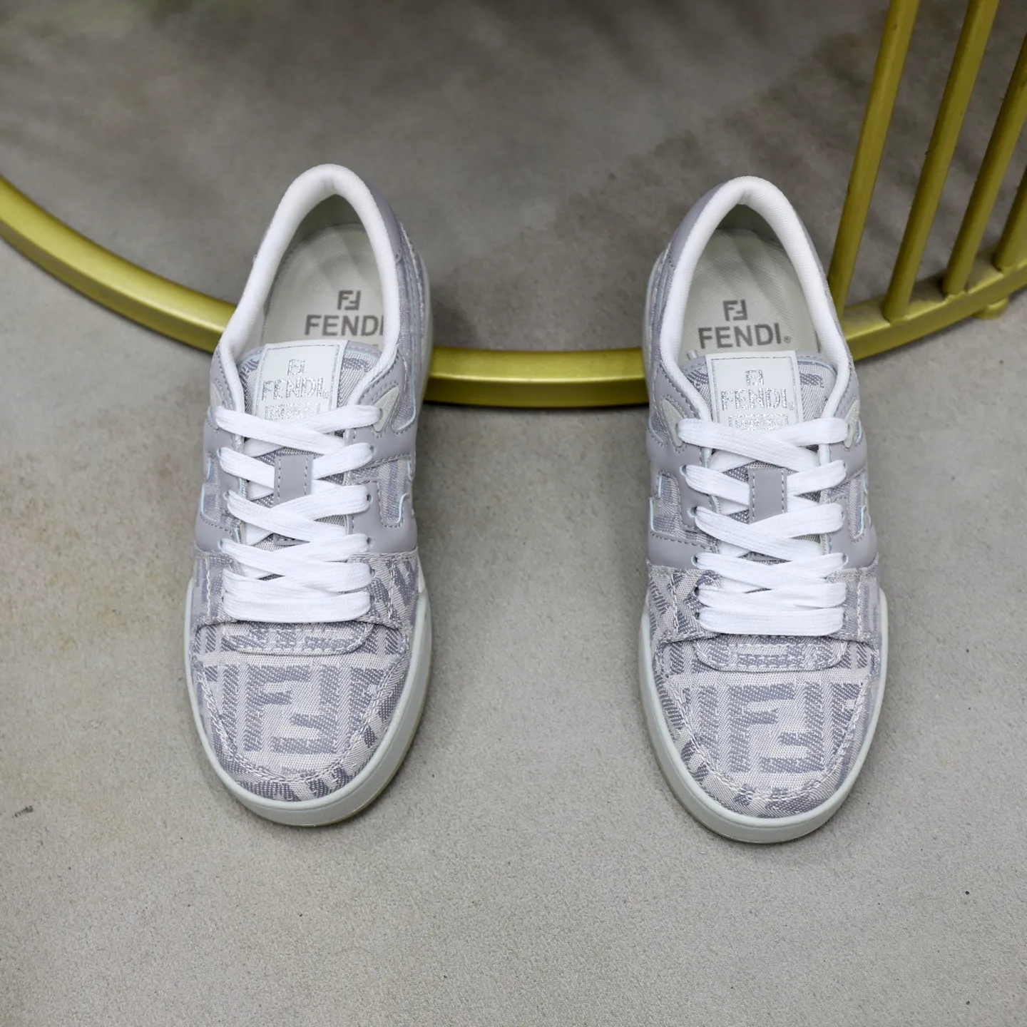 Ex-factory price: 640🔥Couple model (top original order) Brand: FENDI Size: 35-44 (customized for men 38 and 45) Grade: original order quality High version Material: Imported original cowhide stitching ➕ High-quality and comfortable lining Original TPU lightweight anti-slip outsole Style category: Travel fashion casual shoes Versatile trend